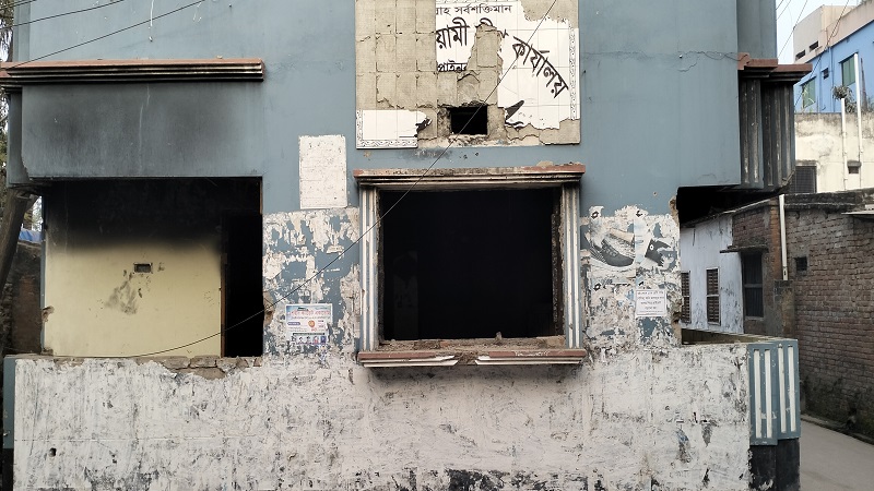 চাঁপাইনবাবগঞ্জ জেলা আওয়ামী লীগ কার্যালয়ে জাতীয় ও দলীয় পতাকা উত্তোলণ